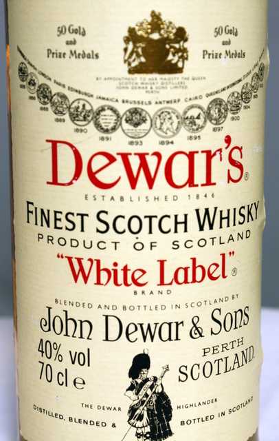 Dewars White Label front detailed image of bottle
