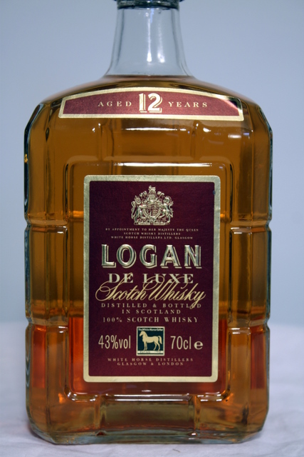 Logan De Luxe front detailed image of bottle