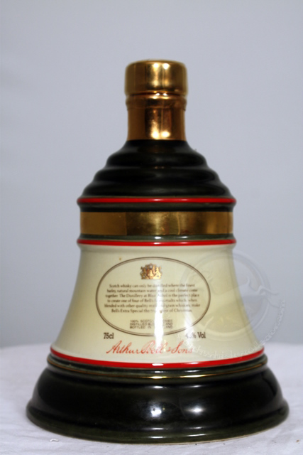 Bells Decanter : Christmas 1990 image of bottle