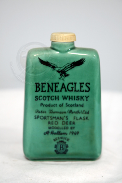 Beneagles sportsmans flask : red deer miniature front image