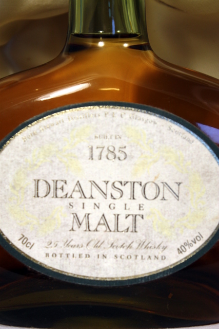 Deanston front detailed image of bottle