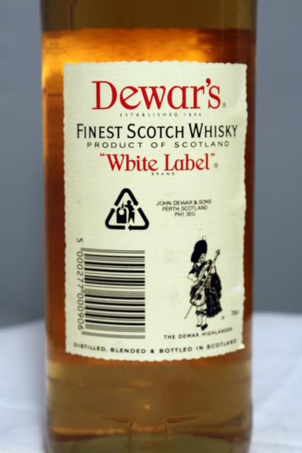 Dewars White Label rear detailed image of bottle