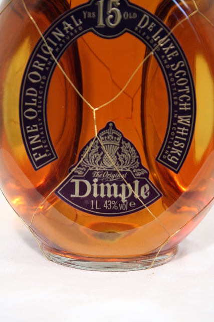 Original Dimple front detailed image of bottle