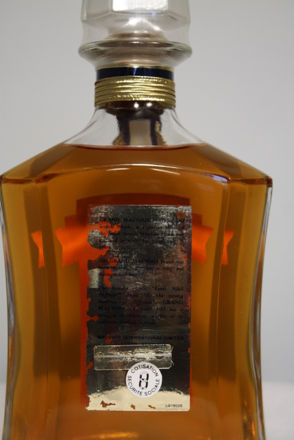 Grand Macnish rear detailed image of bottle