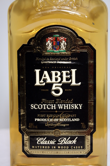 Label trade mark 5 Classic Black front detailed image of bottle