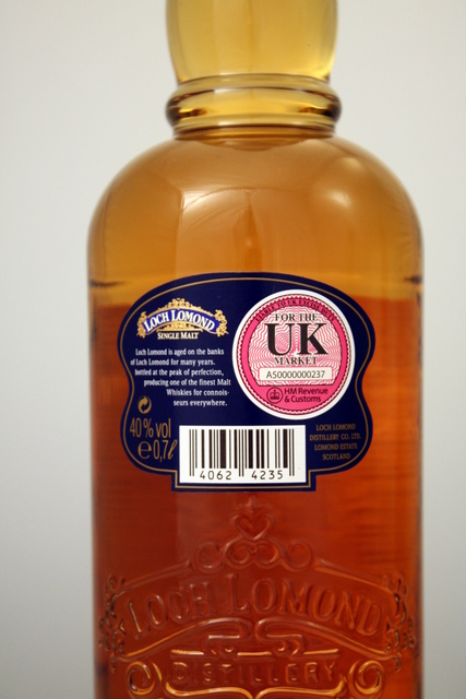 Loch Lomond Single Malt rear detailed image of bottle