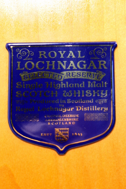 Royal Lochnagar box front detailed image