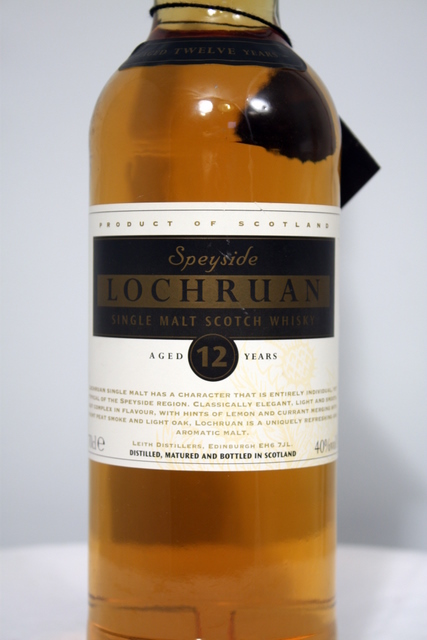 Lochruan front detailed image of bottle