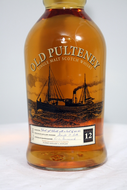 Old Pulteney front detailed image of bottle