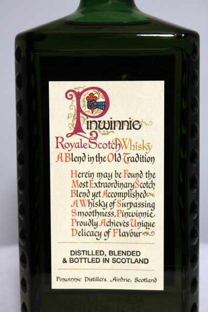 Pinwinnie Royal Scotch rear detailed image of bottle