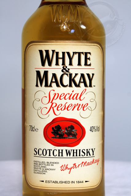Whyte and Mackay Special Reserve front detailed image of bottle
